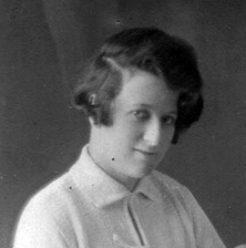 Photo of photos/Emily Matilda McRae (dau of Christina McK McLennan) bn 1898